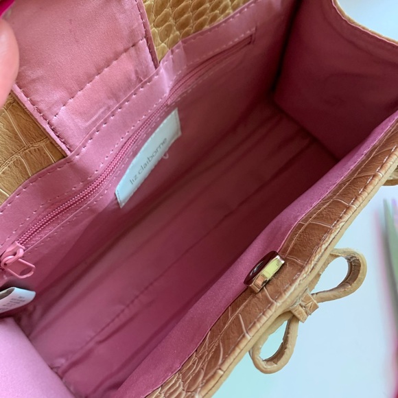 Embroidered Floral Tan coloured Handbag - Liz Claiborne - Picture 10 of 10